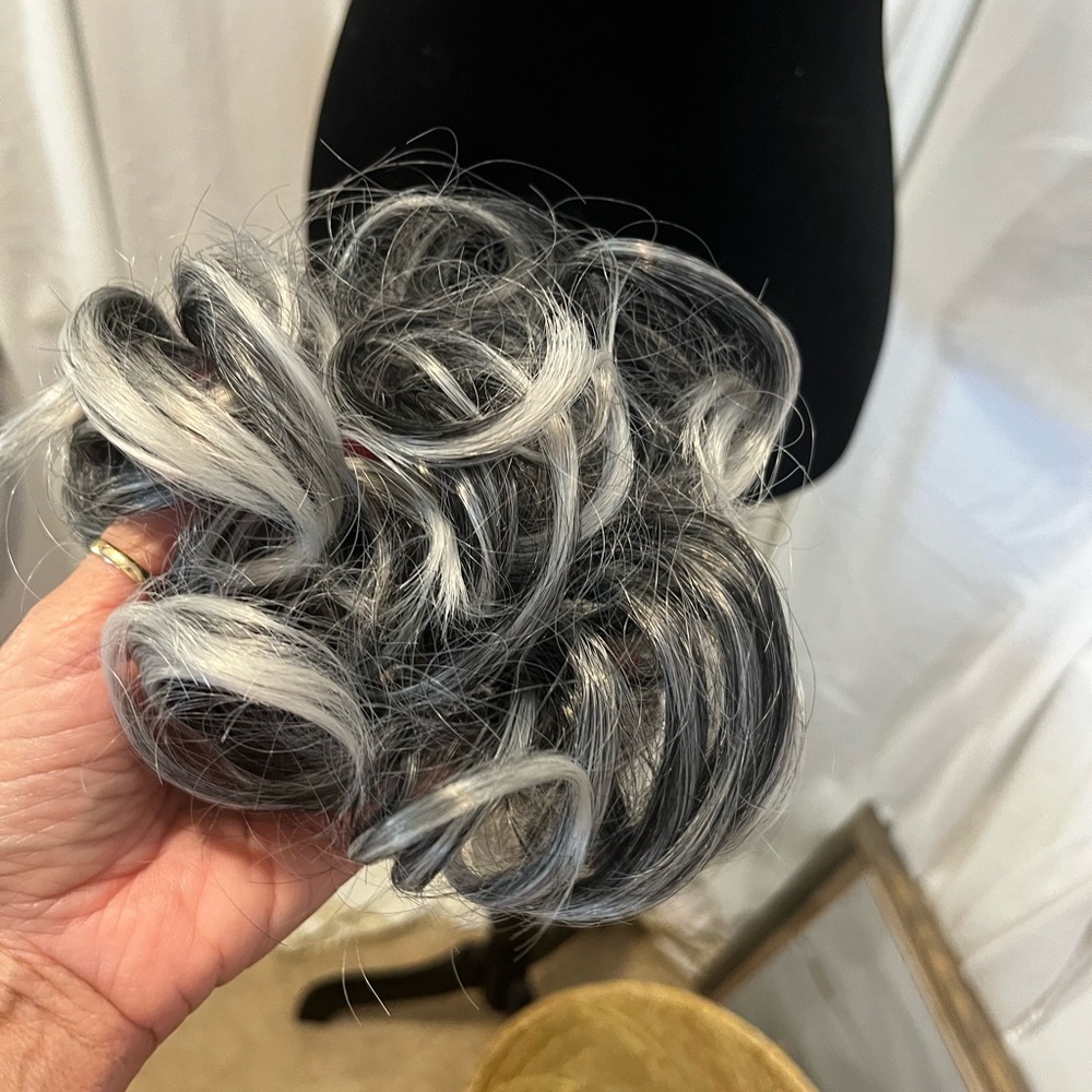 Stylish Black and Gray Hairpiece